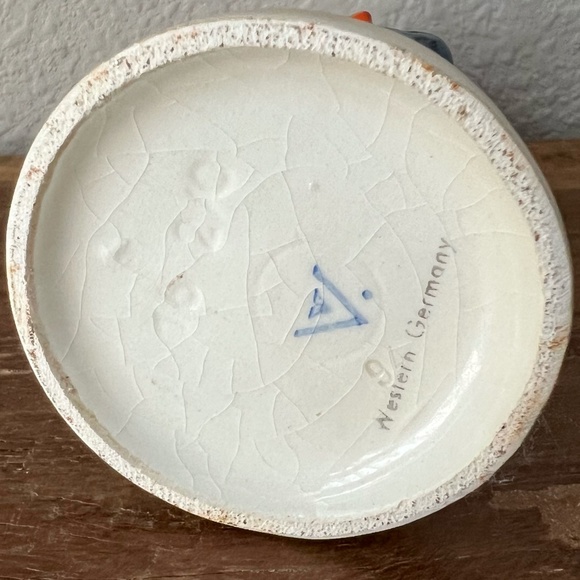 Vintage Hummel Figurine Little Hiker - Picture 6 of 6